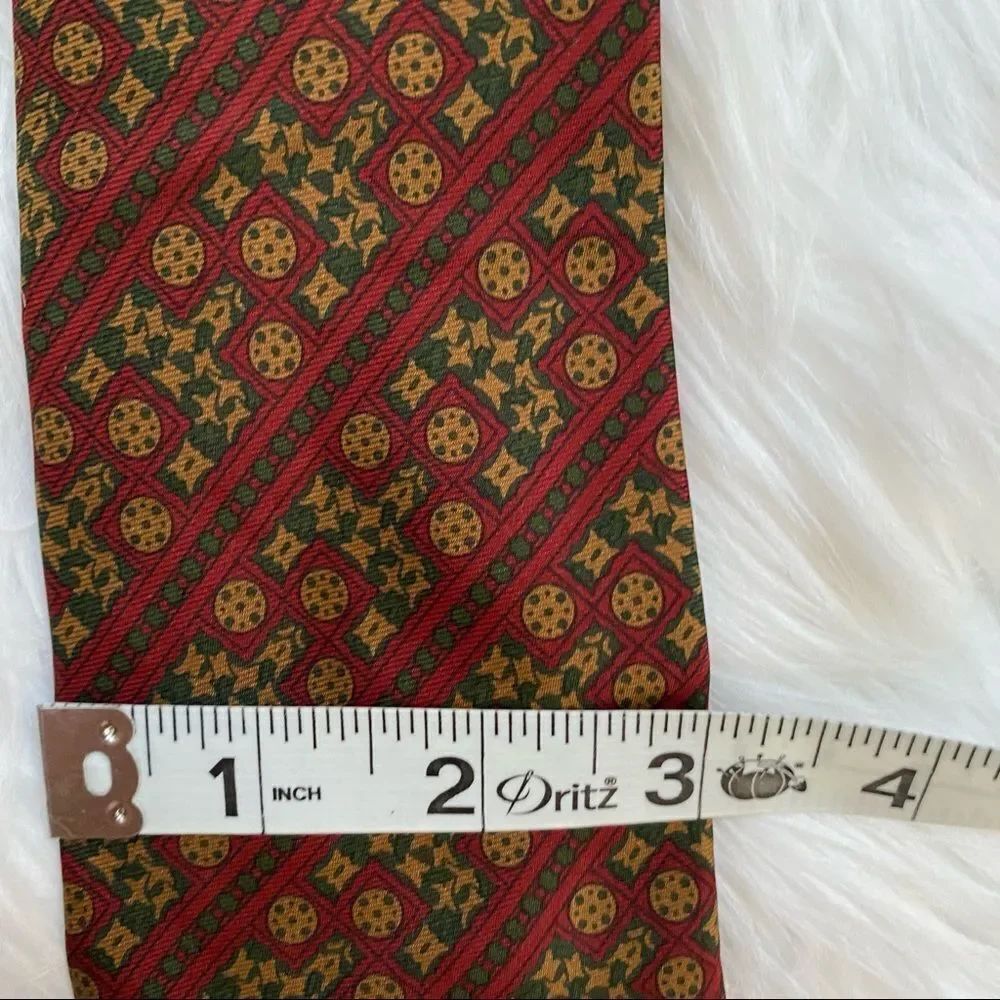 Salvador Ferragamo vintage made in Italy red green geometric print 100% silk tie